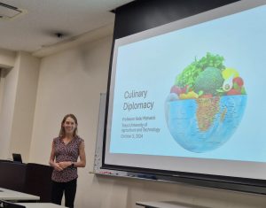 Kelsi teaching Culinary Diplomacy at Tokyo University of Agriculture and Technology.